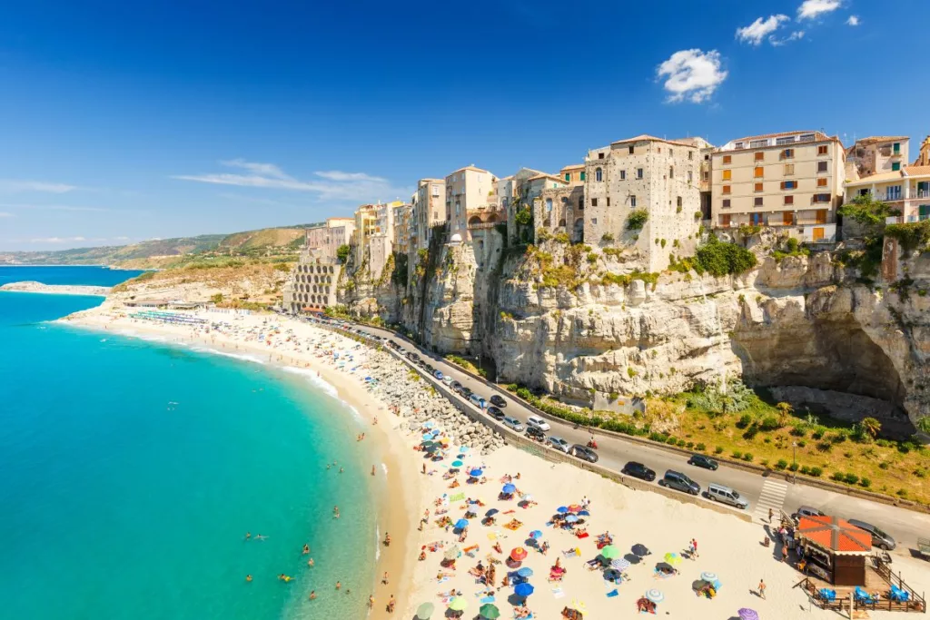 Vector on Pink Shade — Exquisite Beach of Italy